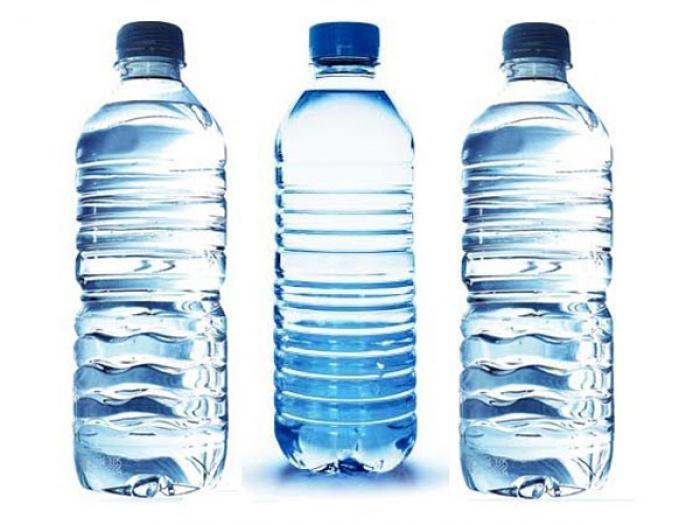 retroceder Miniatura Del Norte Las botellas de agua mineral que se guardan en el coche no producen cáncer  si se recalientan | Comer o no comer